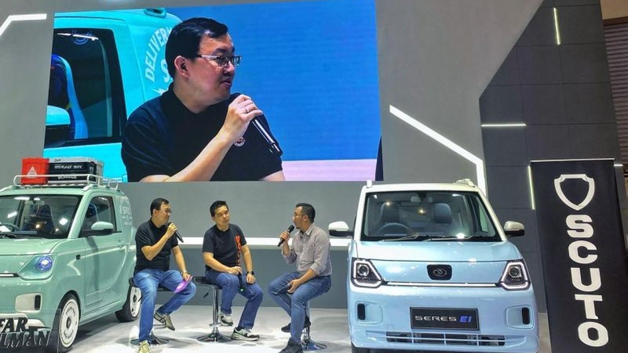 Seres berkolaborasi dengan Scuto meluncurkan Seres E1 Scuto Signature Series, menawarkan modifikasi two-tone dengan teknologi Nano Ceramic dan garansi 5 tahun seharga mulai Rp194 juta.