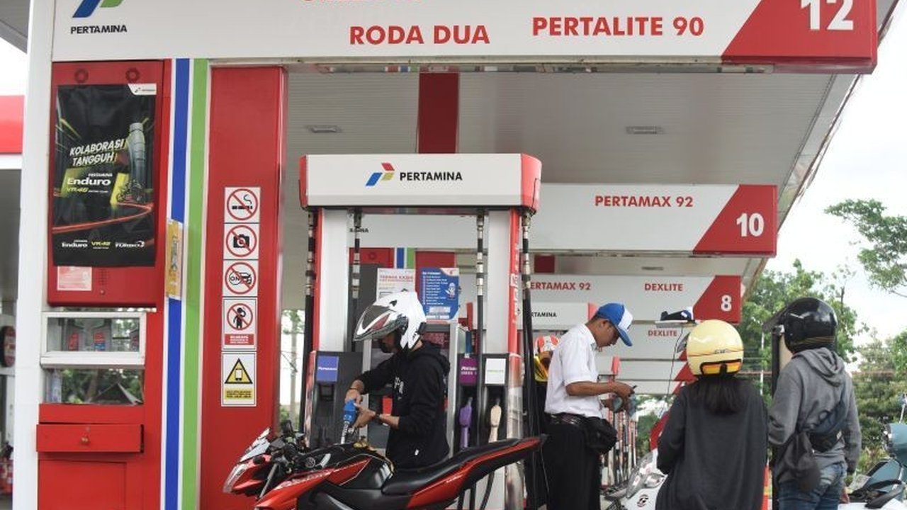 Kejaksaan Agung menetapkan tujuh tersangka korupsi Pertamina senilai Rp193,7 triliun; DPR berharap Pertamina meningkatkan profesionalitas dan kepatuhan pada aturan.