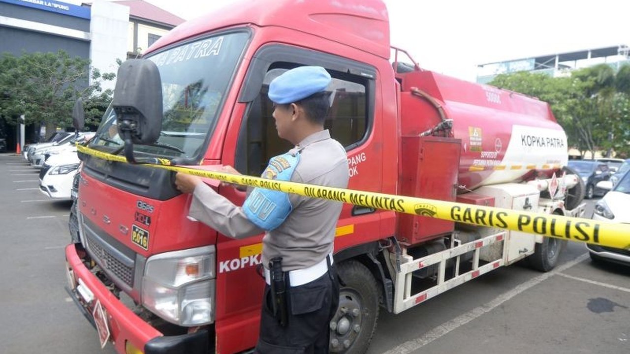 Kasus dugaan pencampuran Pertalite ke Pertamax mengguncang Pertamina dan memicu krisis kepercayaan publik terhadap tata kelola energi Indonesia, menuntut transparansi dan pengawasan yang lebih ketat.