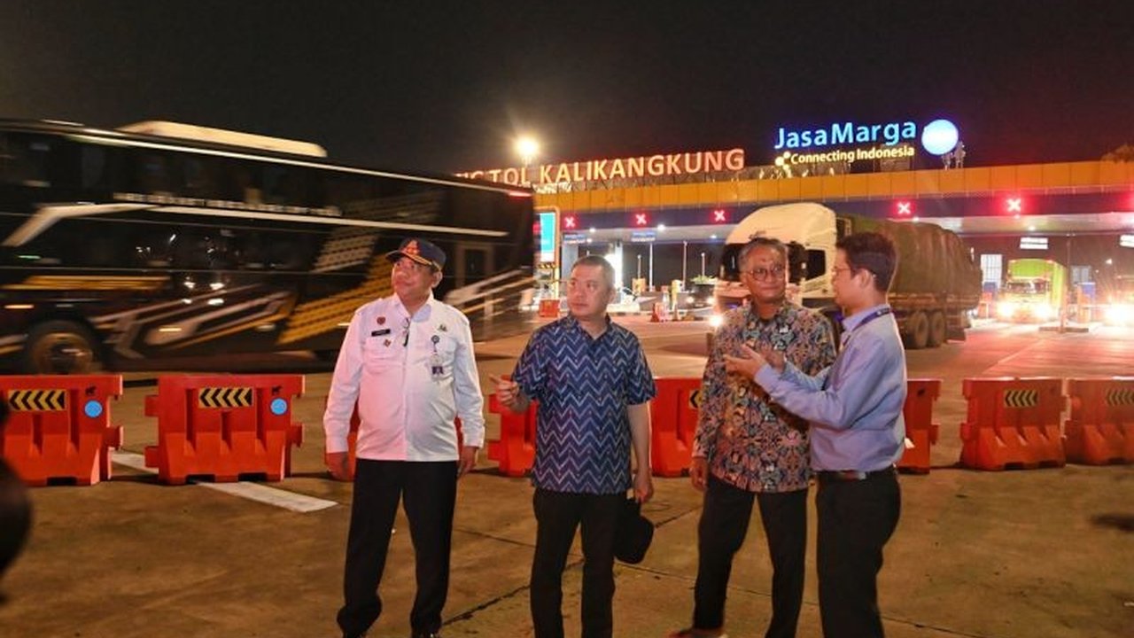 Menteri Perhubungan Dudy Purwagandhi meninjau kesiapan jalur mudik Lebaran 2025 rute Jakarta-Jawa Tengah, memastikan jalan tol Trans Jawa dan jalur arteri dalam kondisi aman dan lancar untuk perjalanan mudik.