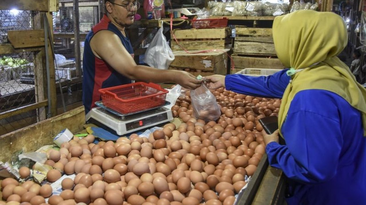 Ekonom prediksi tren konsumsi Ramadhan 2025 akan berubah karena penurunan daya beli masyarakat akibat gejolak ekonomi dan politik serta berkurangnya jumlah kelas menengah.