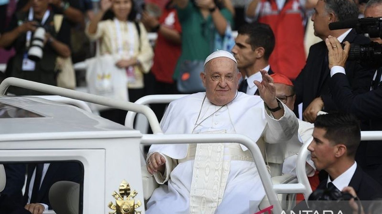 Menteri Agama RI, Nasaruddin Umar, mendoakan kesembuhan Paus Fransiskus yang dirawat di Roma karena masalah pernapasan dan anemia, menyebutnya sebagai sahabat kemanusiaan yang luar biasa.
