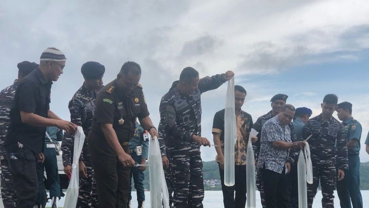 Lantamal IX Ambon berhasil memusnahkan 1,4 ton minuman keras jenis sopi ilegal senilai Rp40 juta yang hendak didistribusikan di Kota Ambon, sebagai upaya menekan angka keributan akibat miras.