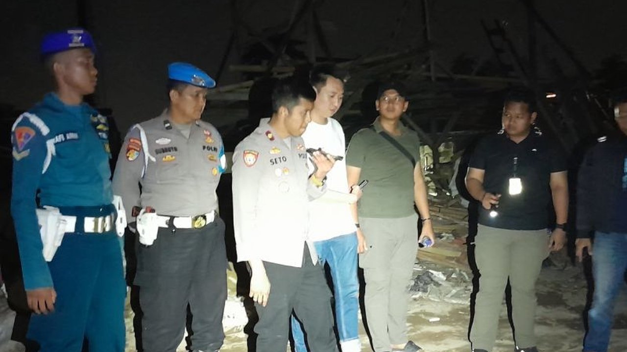 Polisi Kelapa Gading telah memeriksa empat saksi terkait kasus pengeroyokan yang mengakibatkan korban mengalami luka serius, dan dua pelaku terancam hukuman 5 tahun penjara.