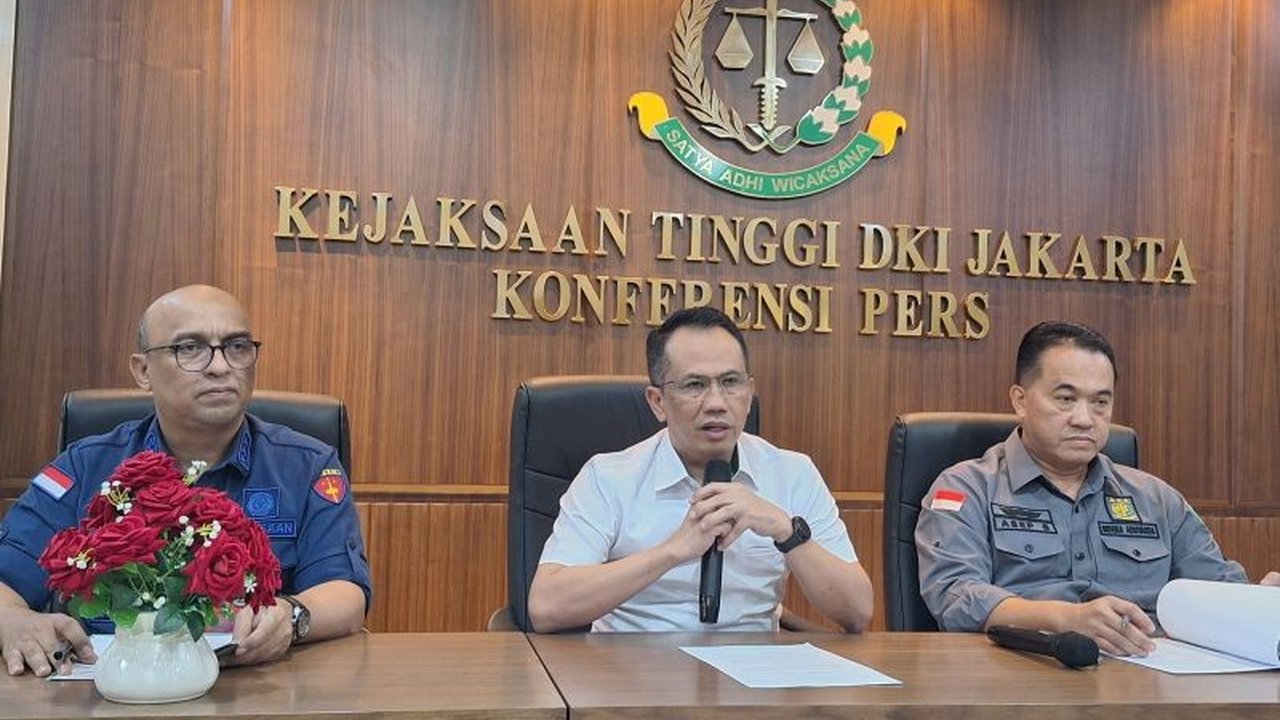 Kejati DKI Jakarta menetapkan mantan JPU Kejari Jakbar dan kuasa hukum korban Robot Trading Fahrenheit sebagai tersangka kasus penggelapan aset senilai Rp11,5 miliar.