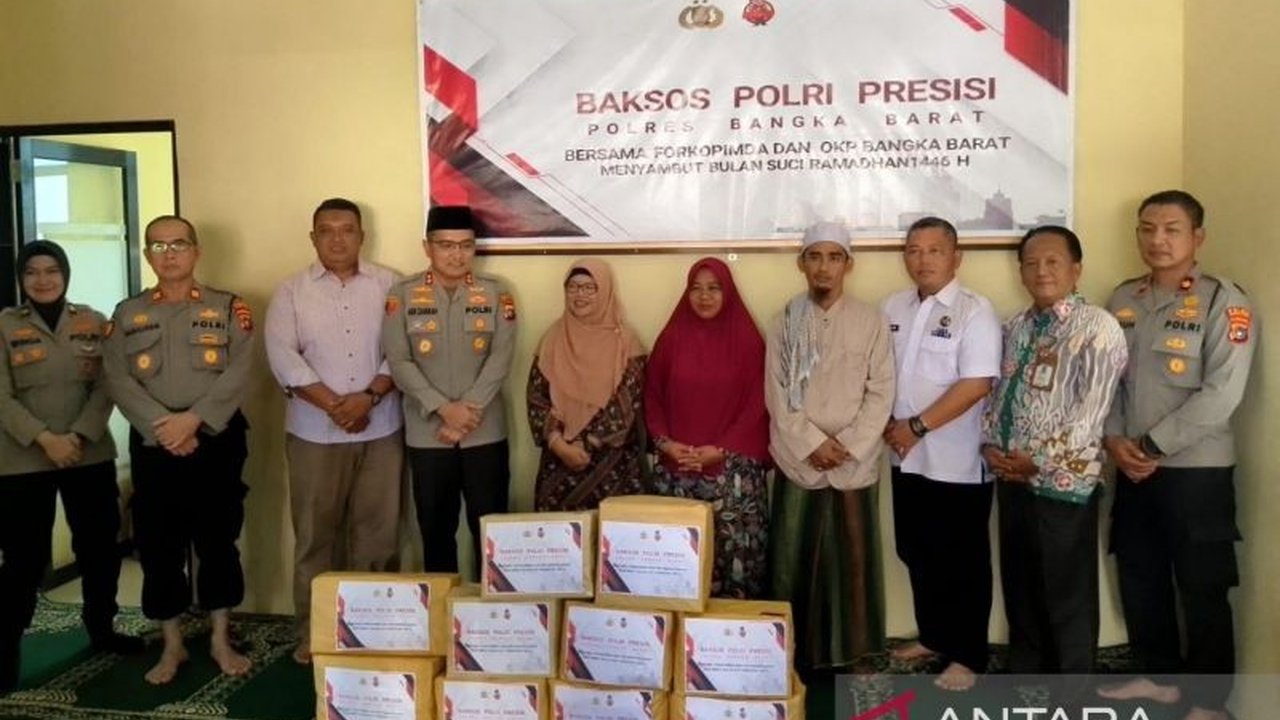 Kepolisian Resor Bangka Barat membagikan 50 paket sembako kepada warga kurang mampu menjelang Ramadhan sebagai wujud kepedulian sosial dan sinergi antar lembaga.