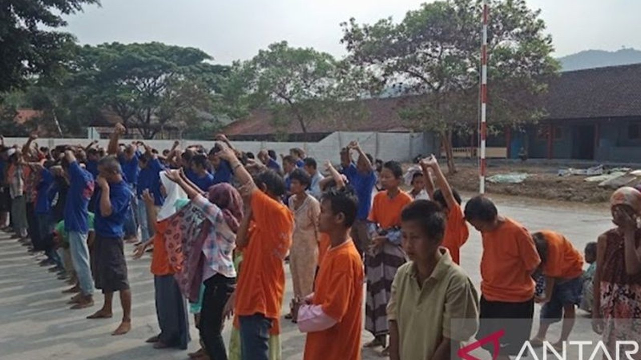 Panti Aura Welas Asih di Sukabumi berhasil membebaskan puluhan orang dengan gangguan jiwa (ODGJ) yang dipasung keluarganya sepanjang 2024, berkat koordinasi dan edukasi.