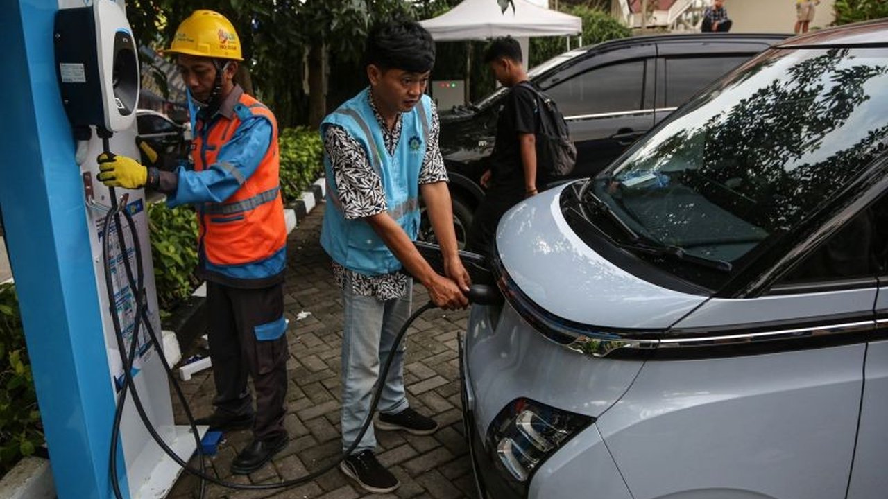 Pengamat nilai kesiapan infrastruktur Stasiun Pengisian Kendaraan Listrik Umum (SPKLU) untuk mudik Lebaran masih perlu ditingkatkan, terutama pemerataan di luar Pulau Jawa dan penambahan kapasitas pengisian daya.