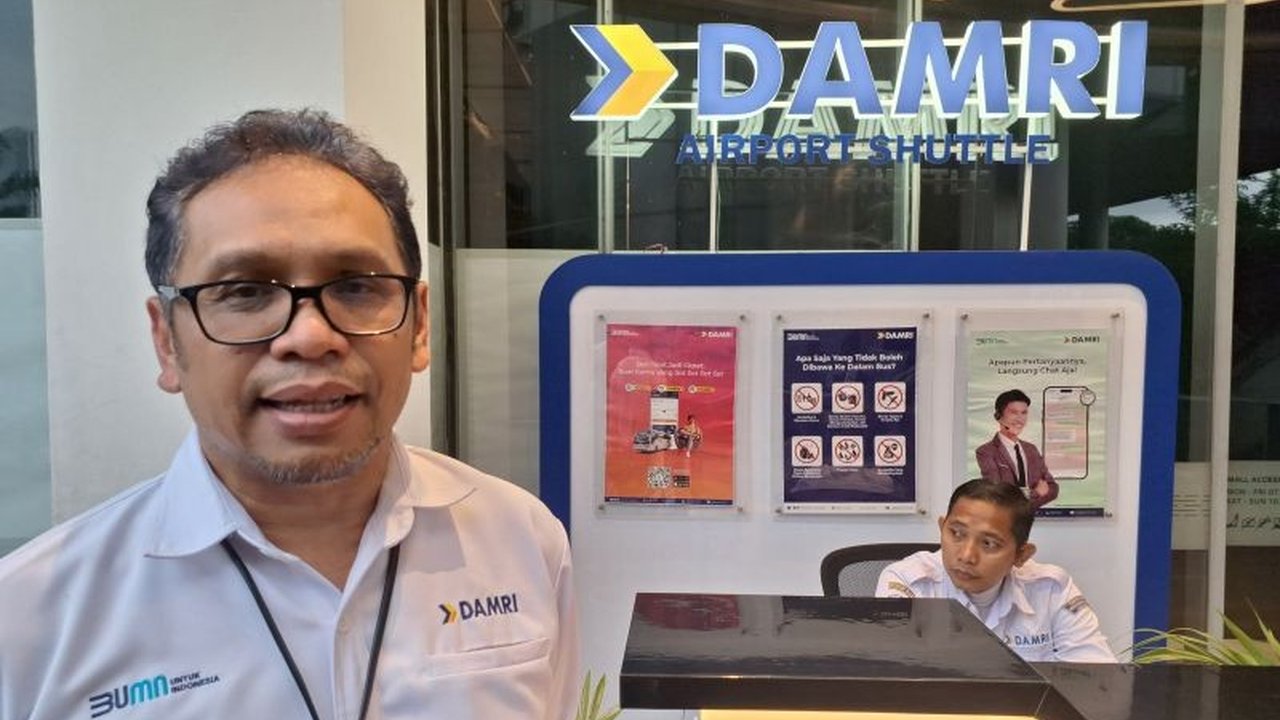 Perum DAMRI meluncurkan rute baru Senayan Park-Bandara Soetta dengan harga tiket promo Rp60.000, memudahkan akses perjalanan dari dan ke bandara.