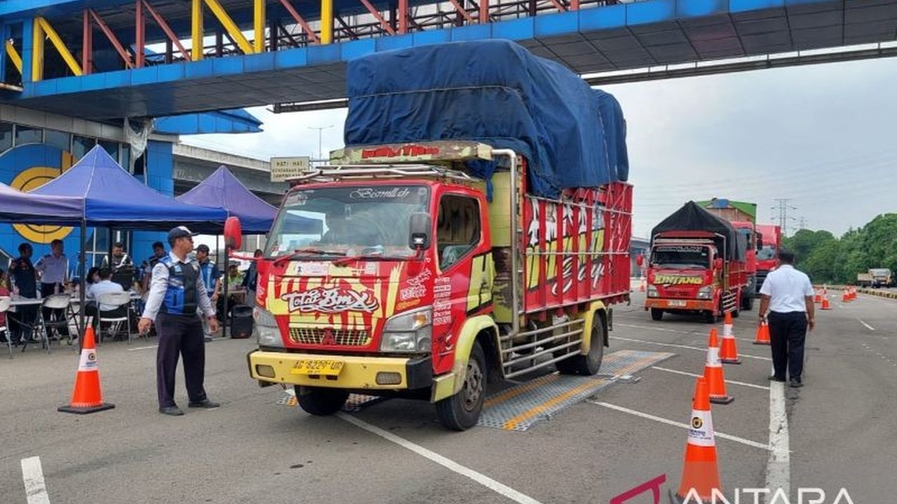 PT Jasamarga Transjawa Tol (JTT) mendukung penuh operasi penertiban kendaraan ODOL di Tol Trans Jawa untuk meningkatkan keselamatan dan kenyamanan pengguna jalan serta menjaga infrastruktur jalan tol tetap optimal.