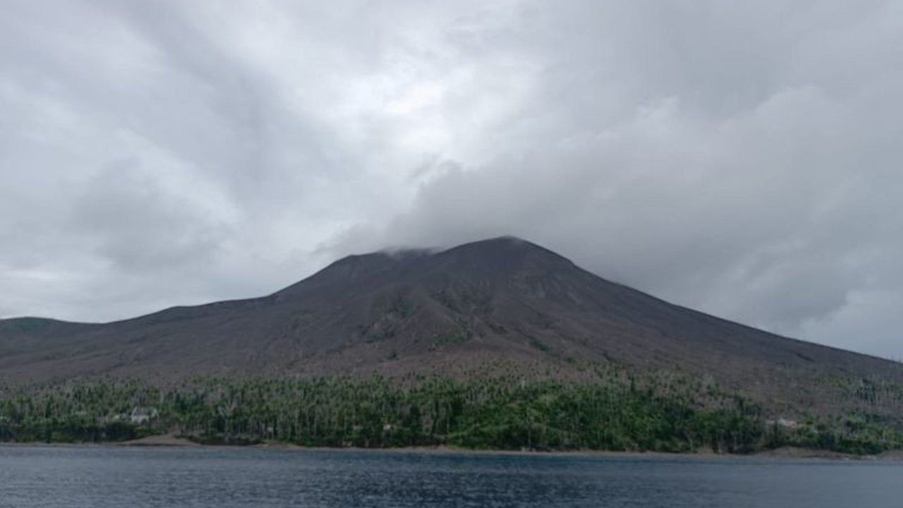 Waspada! Gunung Ruang di Sulawesi Utara Berstatus Waspada, Ancaman Lontaran Material Pijar