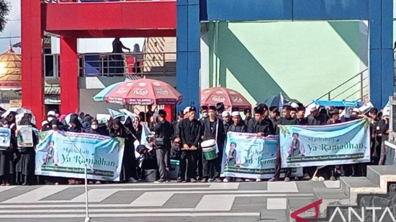 Ribuan warga Kota Sukabumi antusias ikuti pawai taaruf dan apel tarhib Ramadhan, menandai datangnya bulan suci penuh berkah dan memperkuat ukhuwah Islamiyah.