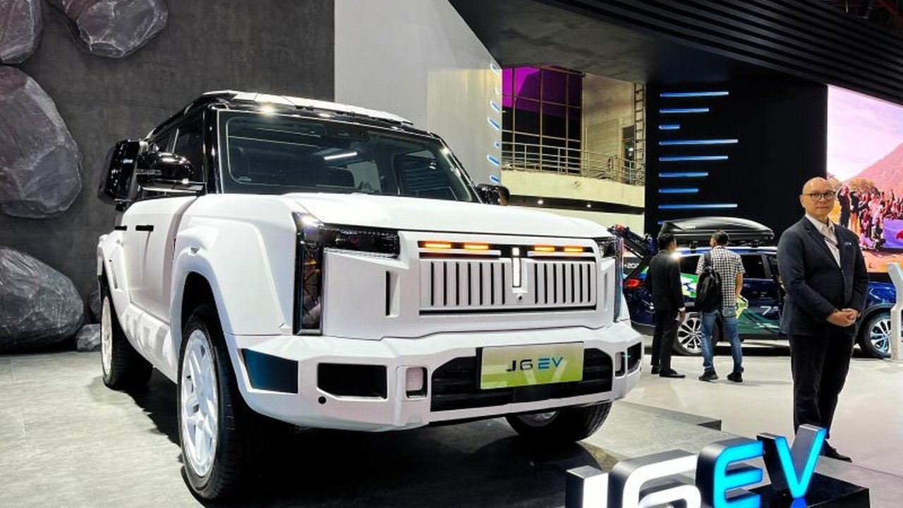 Chery sukses besar di IIMS 2025 dengan membukukan 1.490 Surat Pemesanan Kendaraan (SPK), di mana Chery J6 menjadi model terlaris.