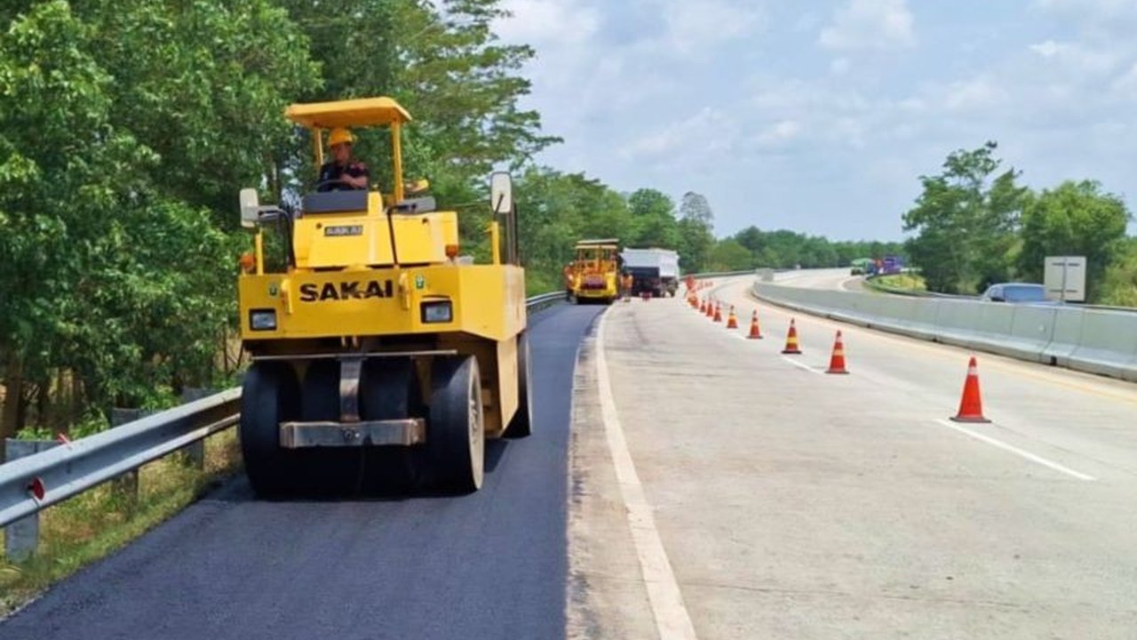 Jelang mudik Lebaran 2025, pengelola Tol Bakter melakukan berbagai perbaikan di ruas jalan dan rest area untuk memastikan keamanan dan kenyamanan pemudik.
