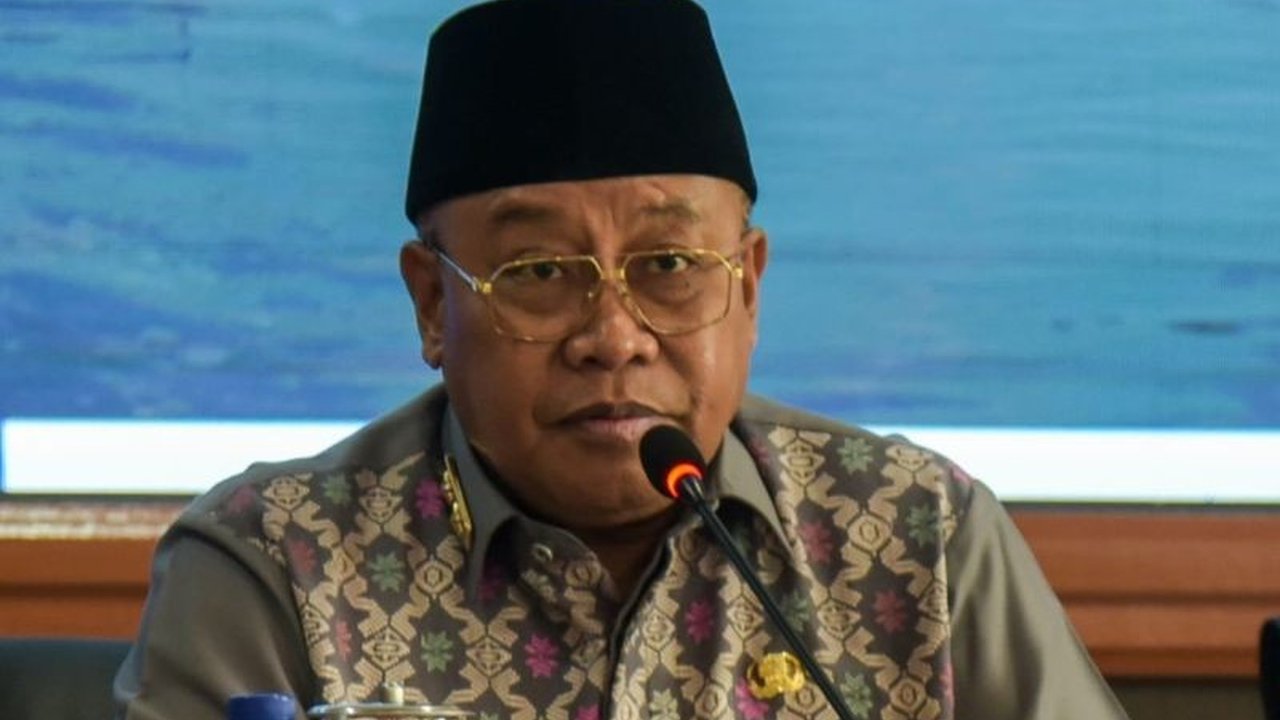 Pemerintah Provinsi NTB mendesak pengusaha tambak segera melengkapi izin usaha untuk menghindari sanksi dan memastikan pengelolaan tambak berkelanjutan, menyusul temuan ratusan tambak ilegal.