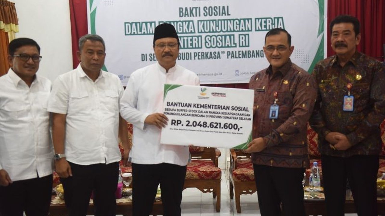 Pemerintah Provinsi Sumatera Selatan menerima bantuan buffer stock senilai Rp2,04 miliar dari Kementerian Sosial untuk kesiapsiagaan penanggulangan bencana, meningkatkan efektivitas penanganan masalah sosial dan memastikan kesejahteraan masyarakat.