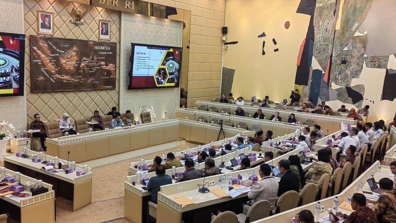 Komisi II DPR mendesak pemerintah segera menyelesaikan masalah pembiayaan Pemungutan Suara Ulang (PSU) Pilkada 2024 di 18 daerah, dengan tenggat waktu 7 Maret 2025.