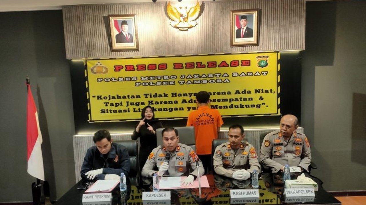 Seorang pria di Tambora, Jakarta Barat, merampas kalung emas lansia karena terlilit utang pinjaman online dan berurusan dengan hukum, terancam hukuman 9 tahun penjara.