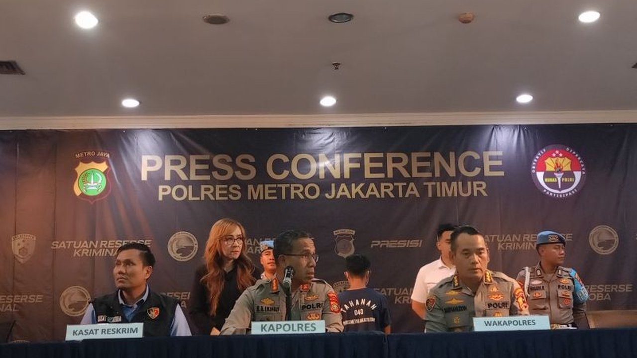 Pelaku pembunuhan JS (69), pemilik ruko di Jakarta Timur, yang jasadnya dicor, ternyata adalah orang kepercayaannya sendiri yang diberi akses ATM dan berbagai tanggung jawab keuangan.