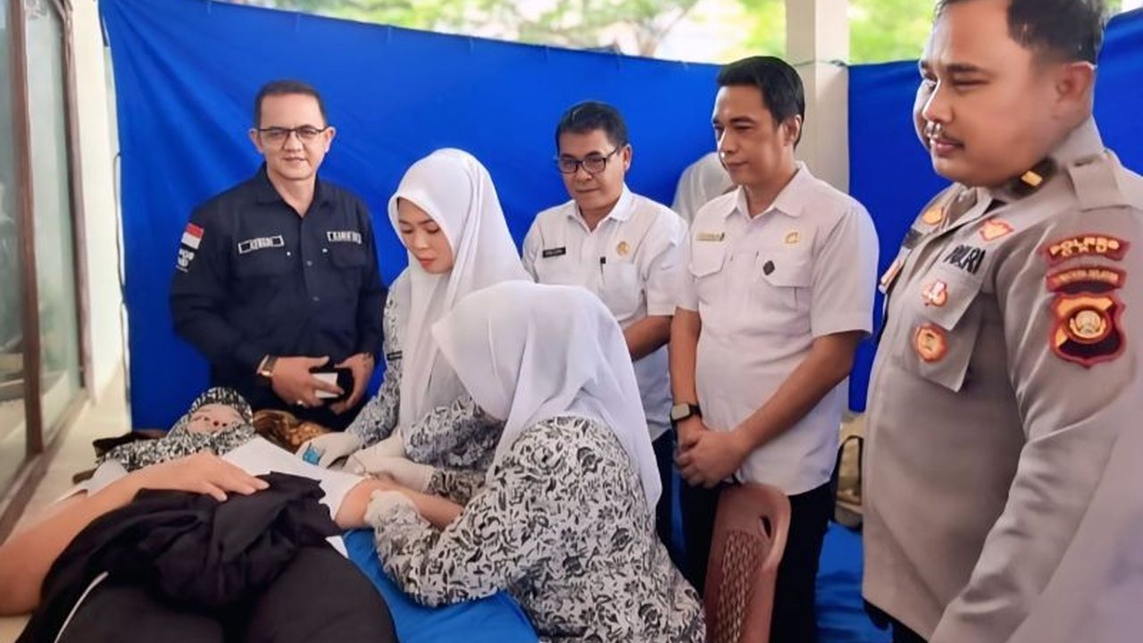 Pemerintah Kabupaten OKU menggelar Safari KB gratis di Pasar Atas Baturaja, menargetkan 150 perempuan untuk meningkatkan kesadaran program keluarga berencana.