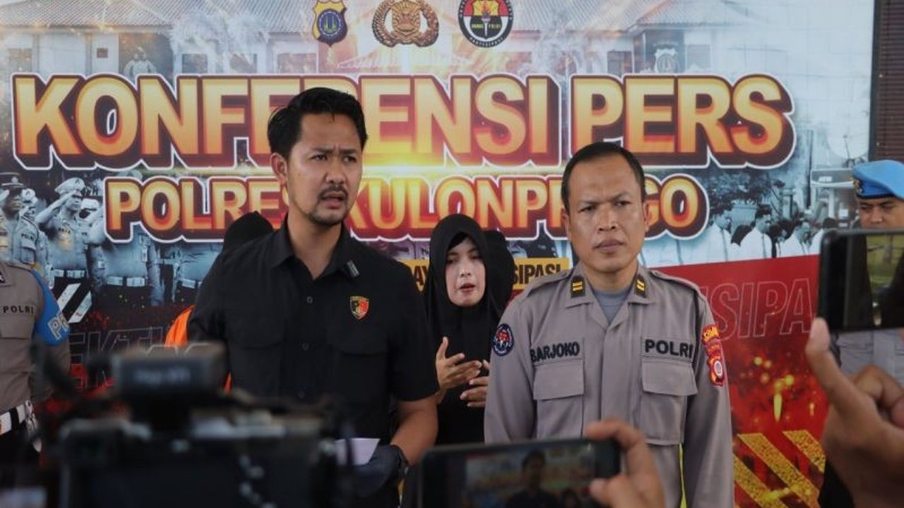 Polres Kulon Progo menangkap tiga tersangka kasus dugaan korupsi koperasi simpan pinjam di Kalibawang dengan kerugian mencapai Rp2 miliar,  melibatkan manajer keuangan, manajer kredit, dan general manager.