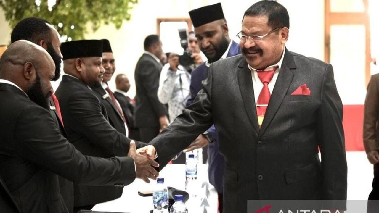 Dewan Perwakilan Rakyat Papua Pegunungan menetapkan John Tabo dan Ones Pahabol sebagai Gubernur dan Wakil Gubernur definitif setelah keputusan final Mahkamah Konstitusi.