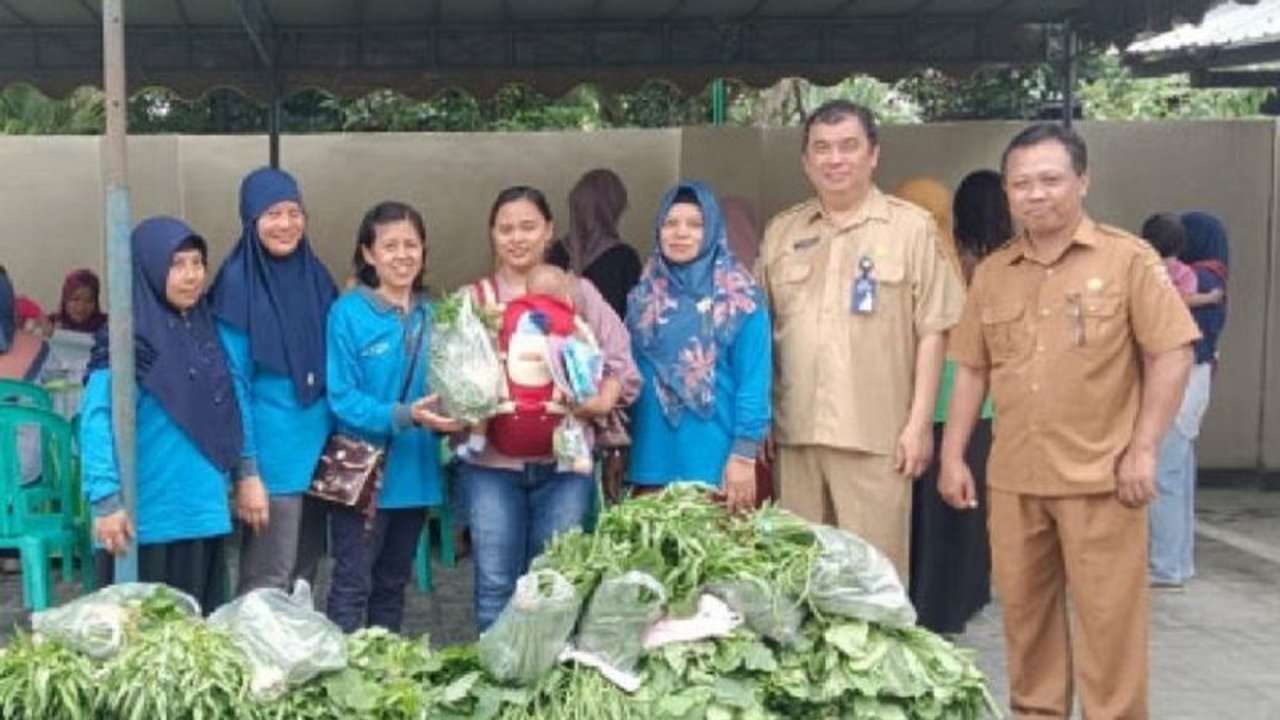 Pemerintah Kabupaten Kotawaringin Barat meluncurkan program Gema Phosting, inovasi pemberian sayuran gratis untuk ibu hamil dan balita guna menurunkan angka stunting.