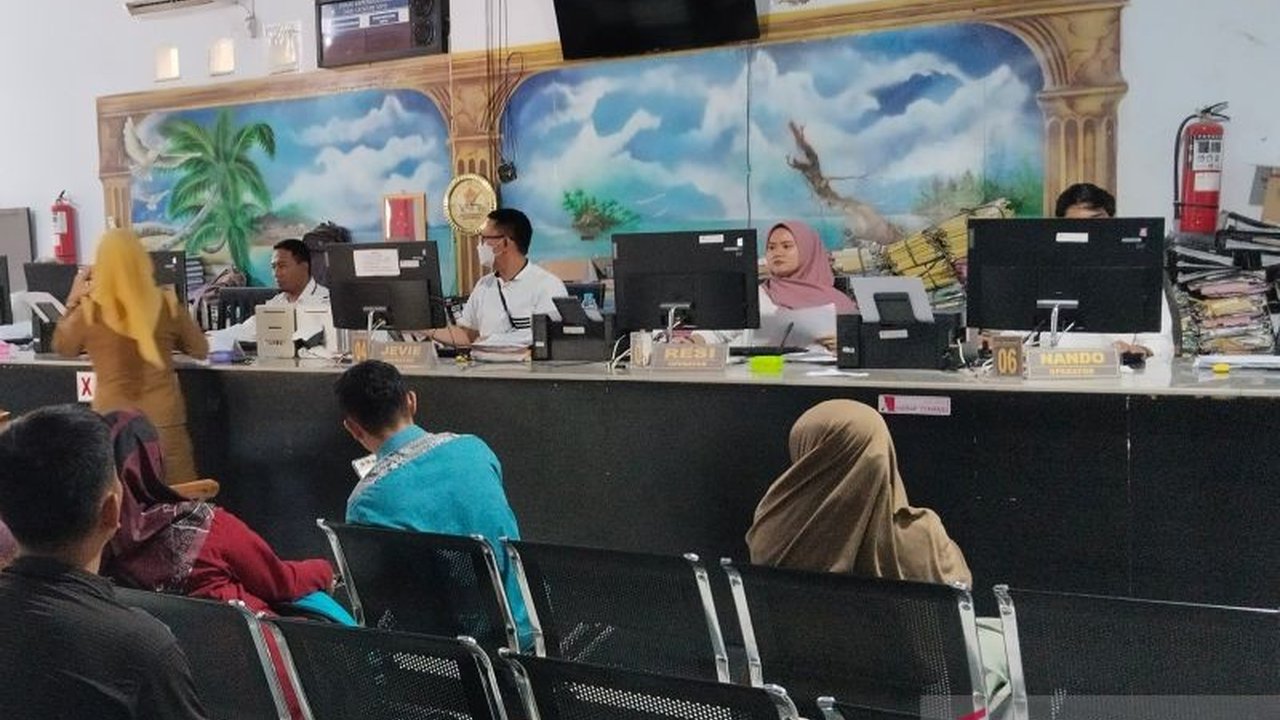 Dinas Dukcapil Mukomuko pastikan layanan administrasi kependudukan tetap berjalan selama Ramadhan 2025, meskipun dengan penyesuaian jam kerja dan layanan jemput bola.