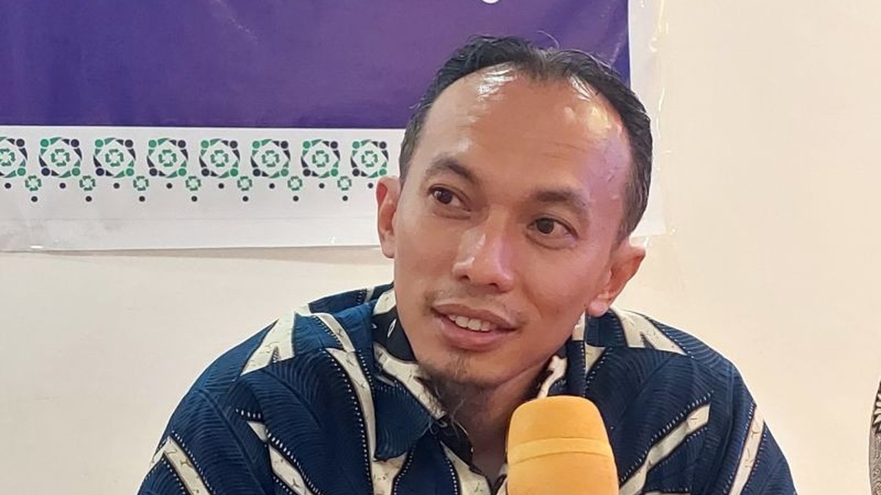 BPJS Kesehatan memudahkan peserta JKN untuk mengecek status kepesertaan melalui kanal daring seperti aplikasi Mobile JKN, WhatsApp, dan call center 165,  memberikan kemudahan akses informasi dan layanan.