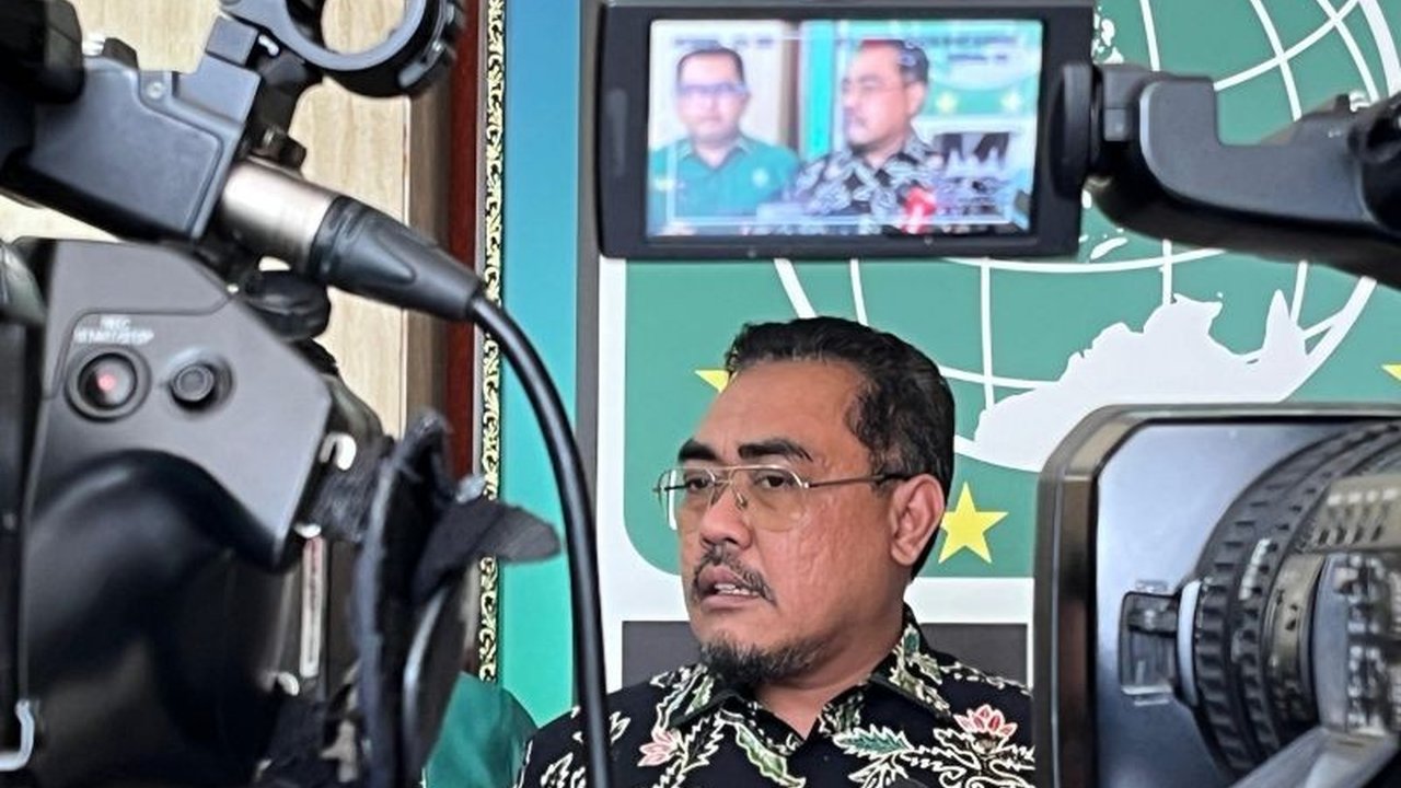 Wakil Ketua Umum PKB mendoakan kelancaran deklarasi Ormas Gerakan Rakyat yang dihadiri Anies Baswedan, sementara Anies sendiri fokus pada kegiatan sosial dan menyebut potensi dukungan di Pilpres 2029 masih terlalu jauh.