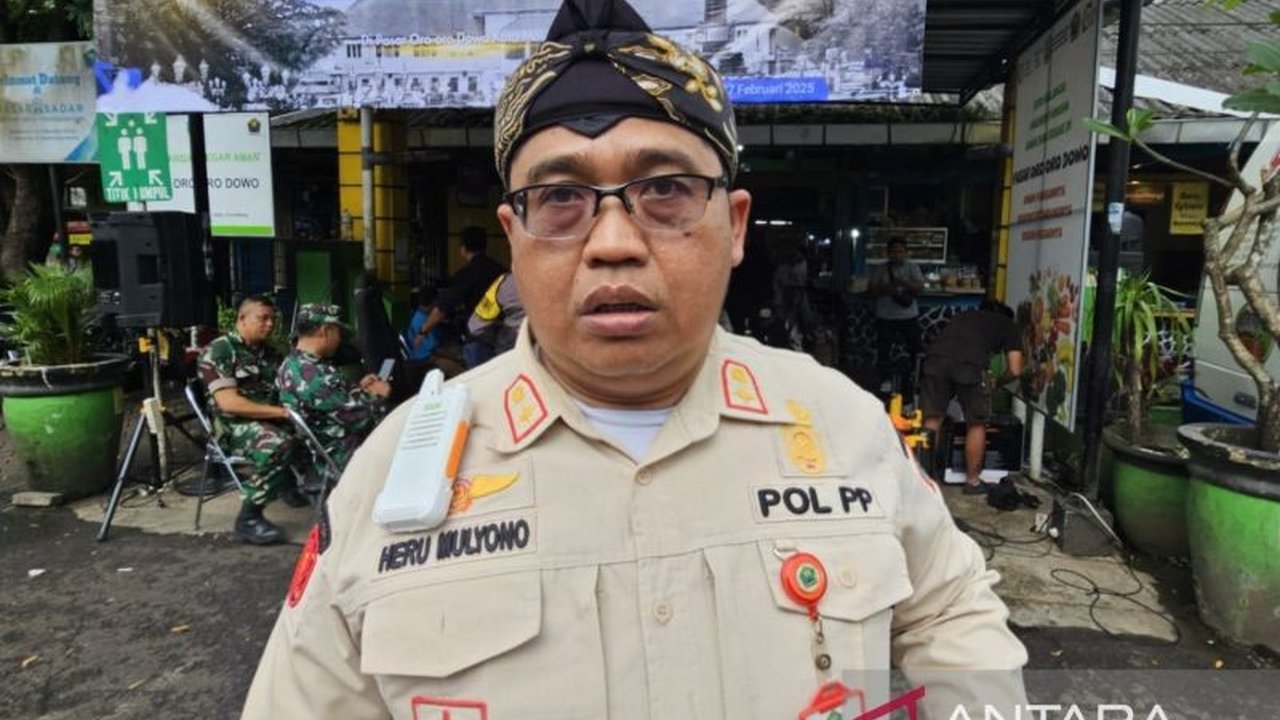 Satpol PP Kota Malang menyita 717 botol minuman beralkohol dari berbagai toko menjelang Ramadhan untuk menciptakan kondusivitas ibadah puasa.