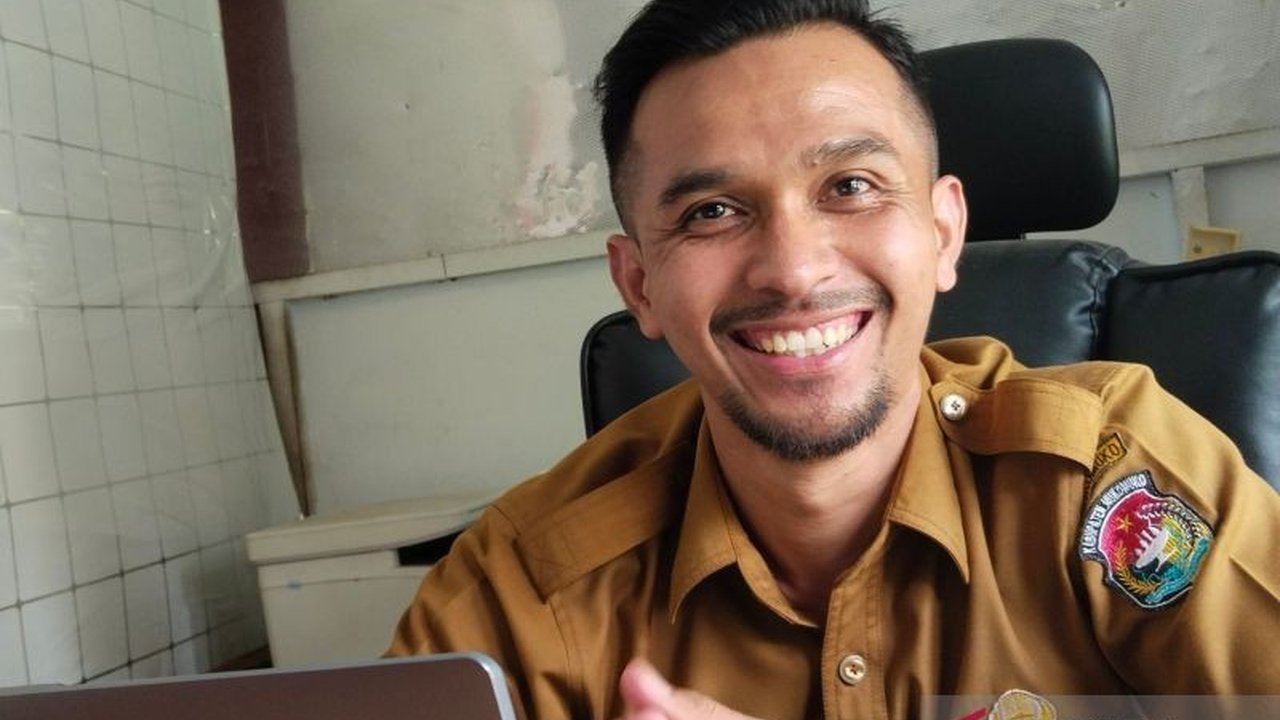 Pemerintah Kabupaten Mukomuko mengurangi jam kerja ASN selama Ramadhan 1446 H, menjadi 32 jam 30 menit per minggu, sesuai Surat Edaran Nomor 800/233/E.3/II/2025.