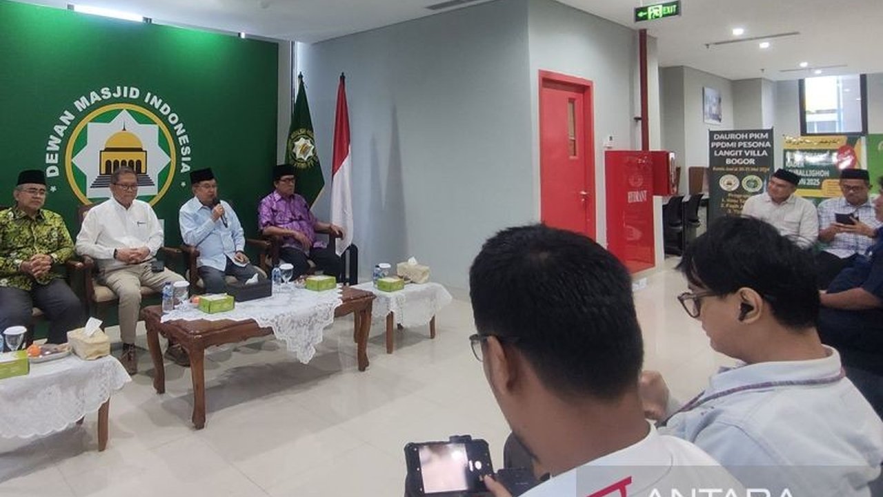 Aparatur Sipil Negara (ASN) Dinas Pendidikan Kabupaten Serang donasikan Rp500 juta untuk pembangunan masjid sementara di Gaza, Palestina melalui Dewan Masjid Indonesia (DMI).