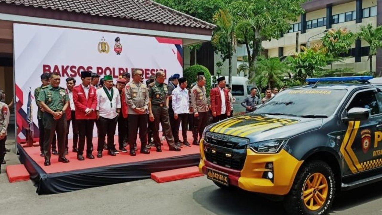 Polda Jatim berkolaborasi dengan mahasiswa membagikan 12.050 paket sembako untuk masyarakat Jawa Timur dalam rangka menyambut Ramadhan, sekaligus memperkuat sinergi keamanan.