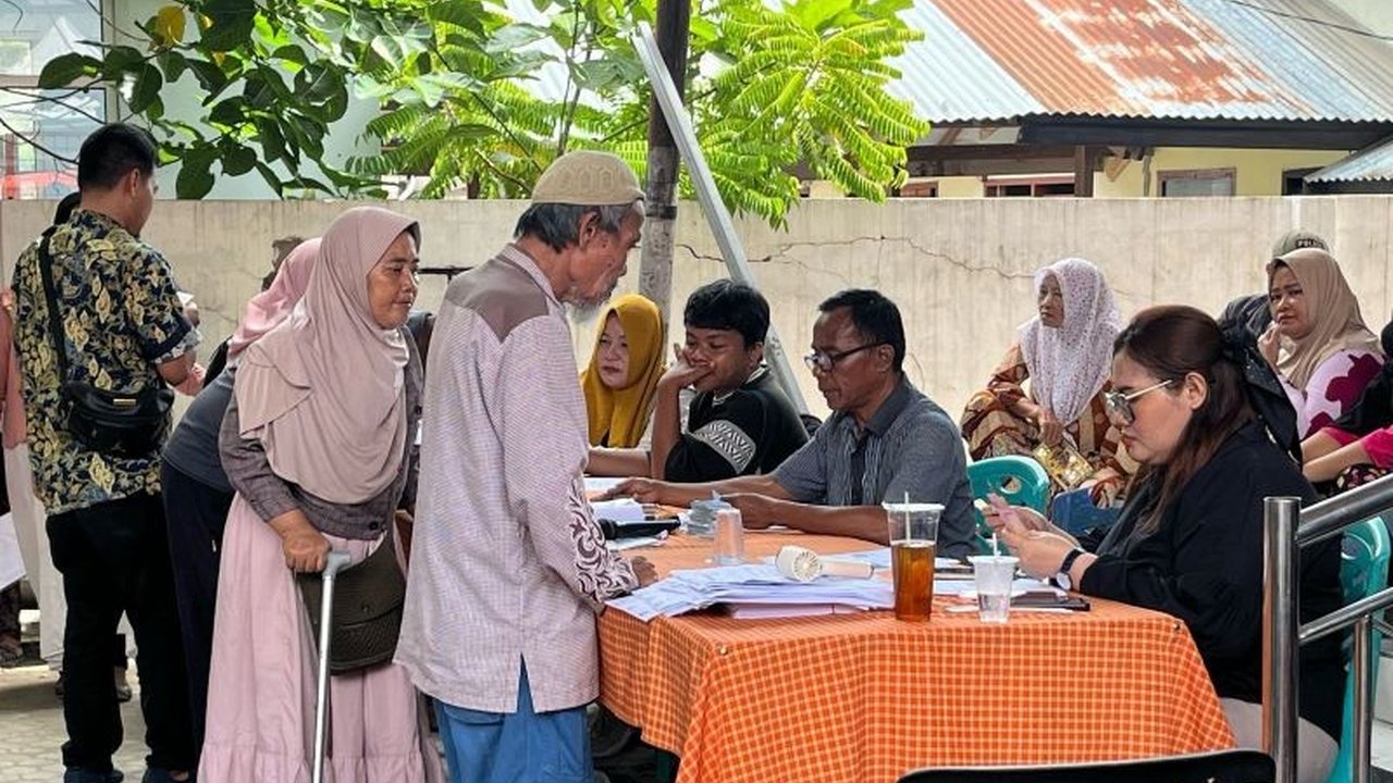 Kantor Pos Palu menyalurkan Bantuan Sosial (Bansos) tahap I kepada 48.352 Keluarga Penerima Manfaat (KPM) di 10 kabupaten/kota di Sulawesi Tengah, meliputi BLT sembako dan PKH, dengan berbagai metode penyaluran.