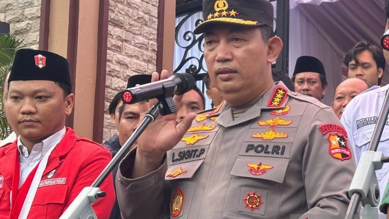 Kapolri Jenderal Listyo Sigit Prabowo menginstruksikan seluruh jajarannya untuk meningkatkan keamanan dan ketertiban masyarakat selama bulan Ramadhan, serta melaksanakan bakti sosial secara berkelanjutan.