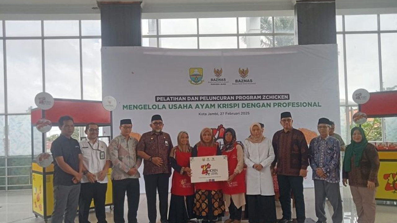 Baznas Jambi salurkan 60 outlet usaha dan pelatihan 'zchicken' kepada mustahiq untuk mengurangi angka kemiskinan di Provinsi Jambi yang mencapai 272 ribu jiwa.
