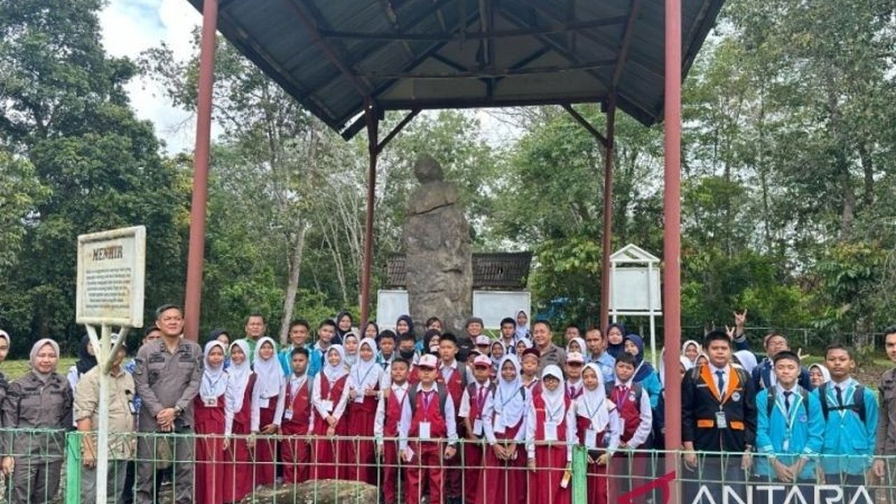 Kejaksaan Negeri Lahat meluncurkan program Jaksa Jaga Cagar Budaya untuk melindungi 1.025 peninggalan megalitikum dan menjadikan Lahat sebagai destinasi wisata budaya unggulan.