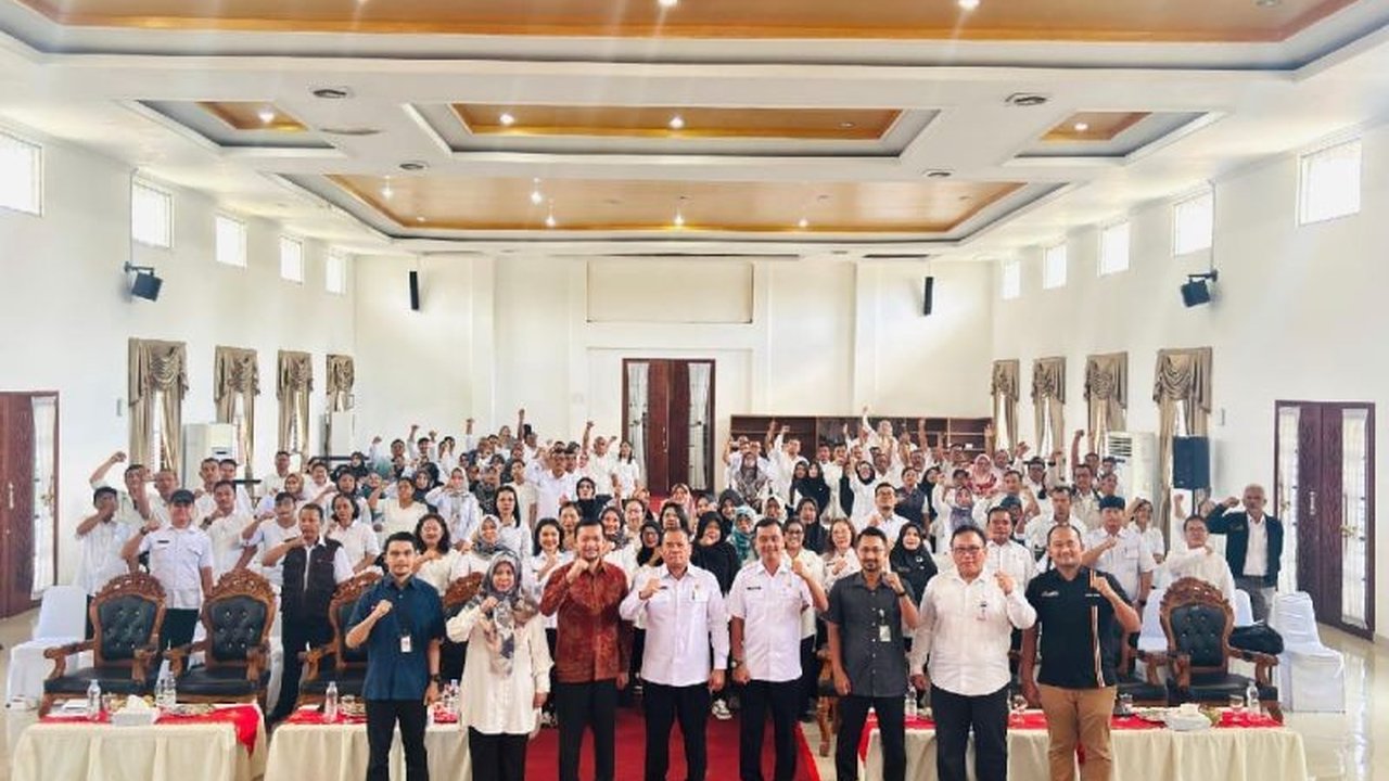 Otoritas Jasa Keuangan (OJK) Sumatera Utara memberikan edukasi keuangan kepada Penyuluh Pertanian Lapangan (PPL) di Deli Serdang untuk mendorong akses KUR dan pertumbuhan ekonomi.