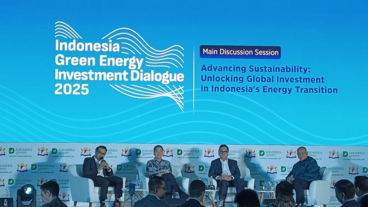 Pertamina NRE dan mitra China akan membangun pabrik perakitan panel surya di Jawa Barat senilai Rp657,6 miliar, ditargetkan beroperasi pada 2026 untuk memenuhi kebutuhan TKDN dan mendukung pertumbuhan ekonomi hijau.