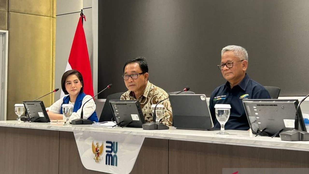 ID FOOD memastikan impor gula kristal mentah (GKM) bertujuan untuk cadangan pangan pemerintah, bukan untuk memenuhi kebutuhan konsumsi dalam negeri saat ini, meskipun stok gula nasional cukup untuk 3-4 bulan ke depan.