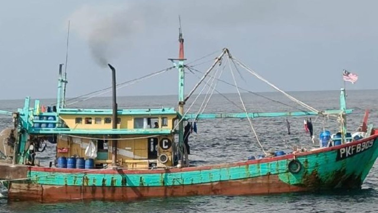 TNI AL Pangkalan Tanjung Balai Asahan berhasil menangkap kapal ikan asing Malaysia yang melakukan ilegal fishing di Selat Malaka, Kamis (27/2).