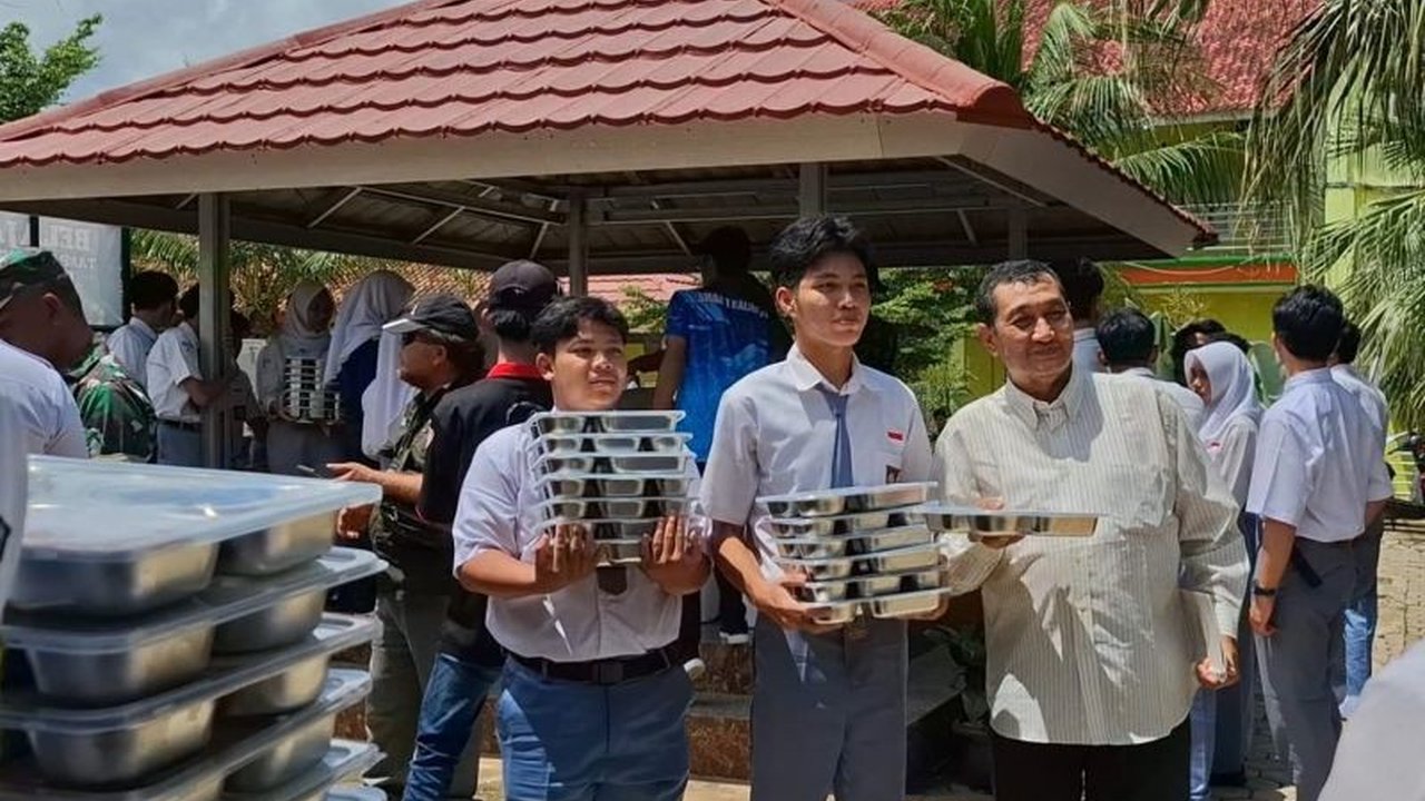 Program Makan Bergizi Gratis (MBG) di Lampung telah menghabiskan Rp191,59 juta hingga Januari 2025, menjangkau 12.735 siswa di 70 sekolah, dengan rencana integrasi dengan program bantuan sosial lainnya.