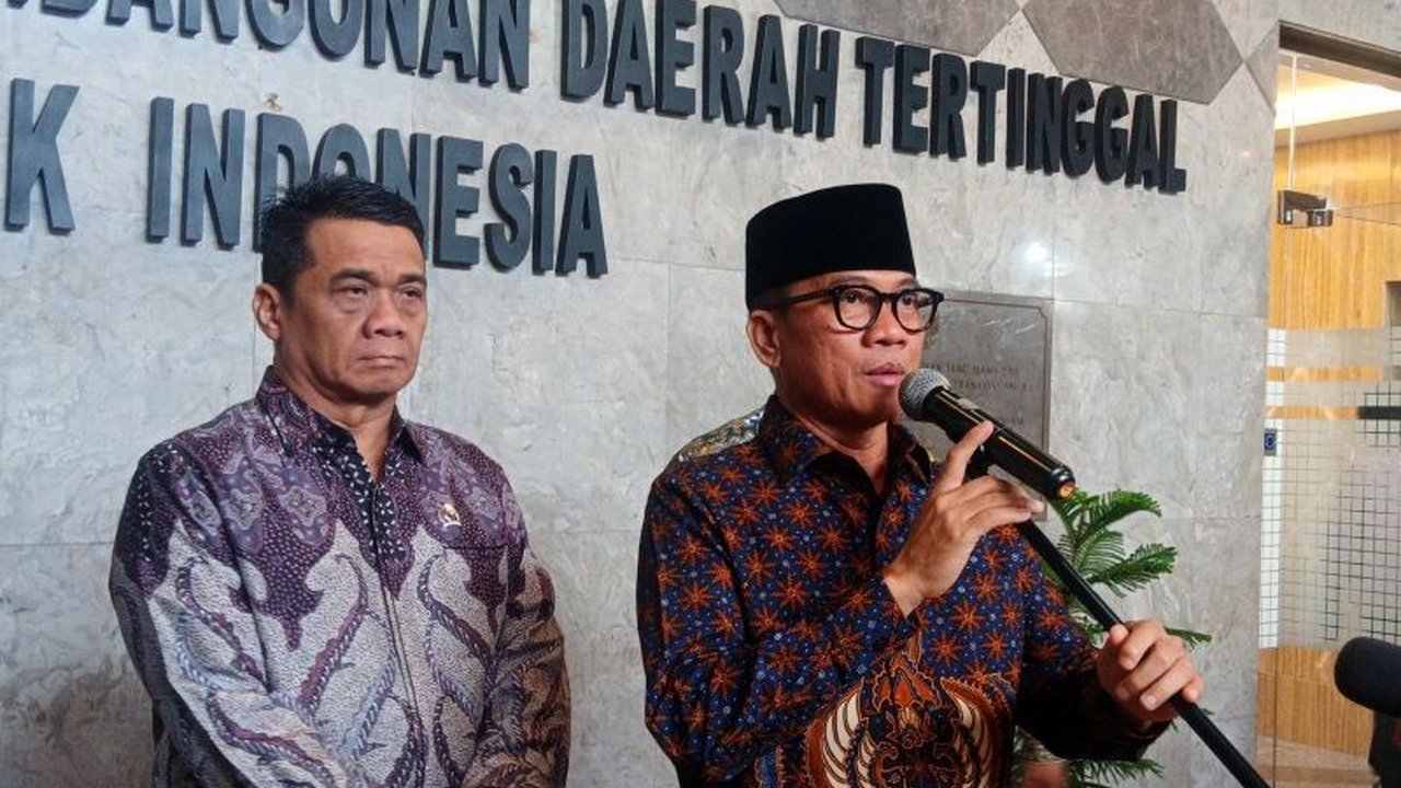 Kementerian Desa tengah merancang peraturan untuk melindungi dan memberdayakan Pekerja Migran Indonesia (PMI) dari desa, termasuk pelatihan, pendanaan, dan perlindungan di luar negeri.