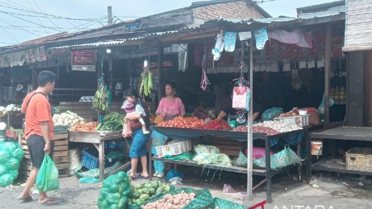 Pemerintah Provinsi Sumatera Utara memastikan stok bahan pokok aman selama Ramadhan dan Lebaran 1446 H, dengan surplus signifikan pada beberapa komoditi.