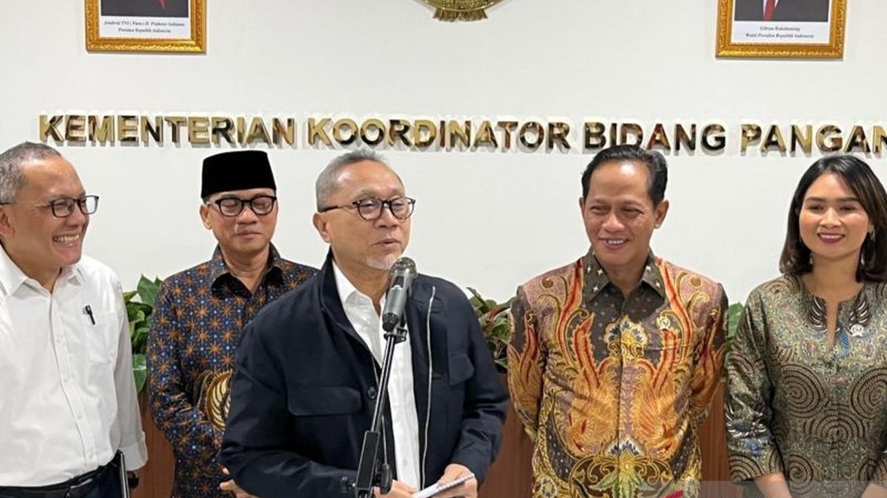 Menteri Zulkifli Hasan mendorong pemanfaatan teknologi untuk mengolah limbah menjadi energi terbarukan dan campuran batubara, serta membentuk tim untuk menyusun kebijakan baru terkait pengelolaan sampah.