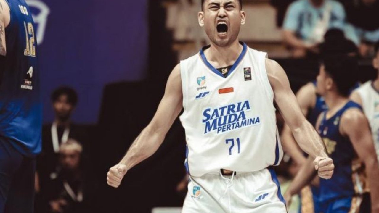 Lirik-lirik lagu Iwan Fals selalu menginspirasi pebasket Satria Muda Pertamina Jakarta, Widyanta Putra Teja, menemani perjalanan kariernya sejak kecil hingga menjadi andalan di IBL 2025.