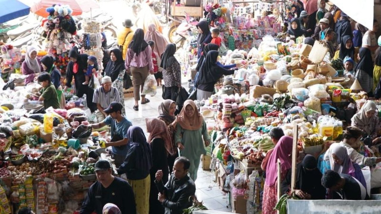 Pemerintah Kabupaten Bandung tertarik menerapkan sistem pengelolaan Pasar Wisata Samarang di Garut, Jawa Barat, yang dinilai efisien dan terintegrasi dalam penataan, parkir, dan pengelolaan sampah.