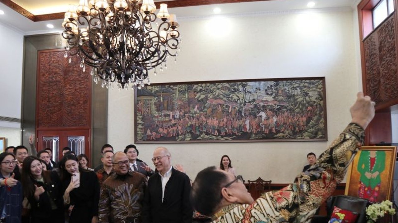 Duta Besar RI untuk China ungkap ketertarikan media China terhadap Danantara dan peluang investasi di berbagai sektor strategis Indonesia, termasuk IKN dan ekosistem kendaraan listrik.