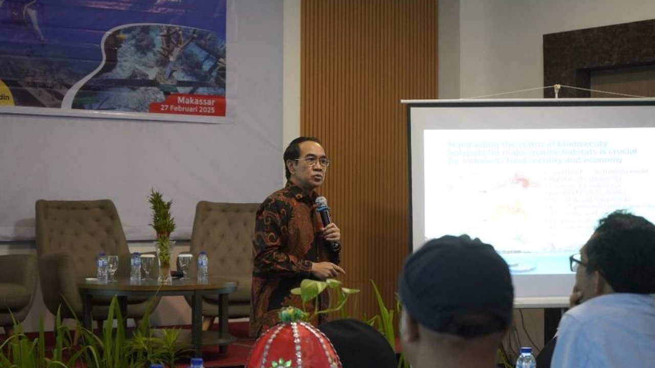 Rektor Unhas tekankan pentingnya konservasi terumbu karang sebagai investasi ekonomi dan lingkungan jangka panjang bagi Indonesia, mengajak kolaborasi multi pihak untuk pengelolaan berkelanjutan.